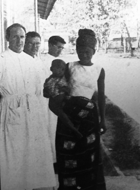 Hno. Goñi, Hno. Ricardo y Hno. José María en el Hospital de Mabesseneh.